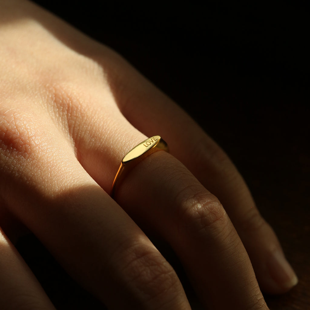 Dainty Signet Ring - LOULOUROSE