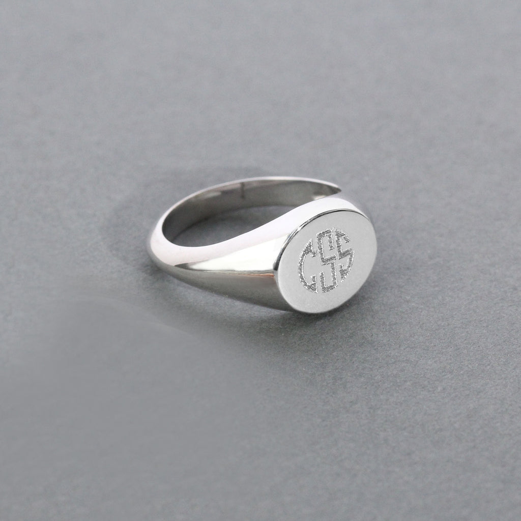 Oval Signet Ring - LOULOUROSE