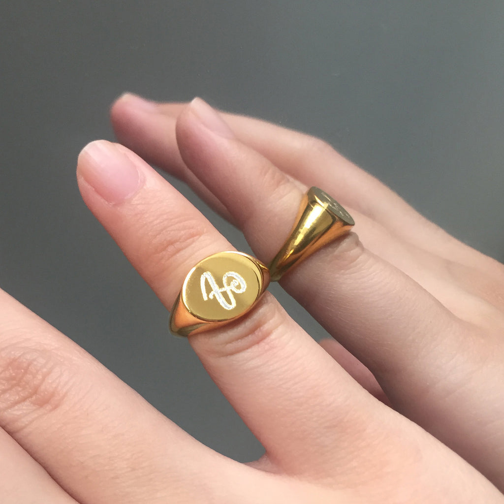 Oval Signet Ring - LOULOUROSE