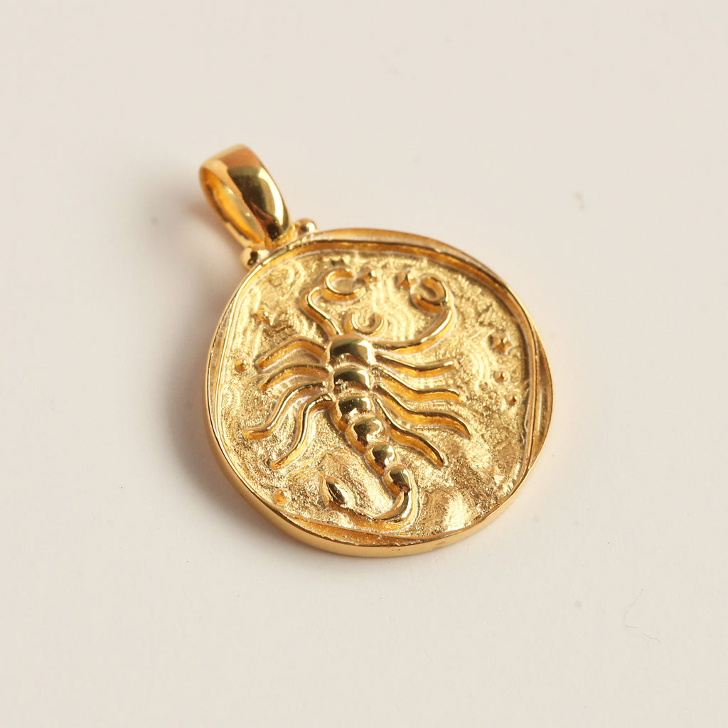 Scorpio Medallion Pendant Charm - LOULOUROSE