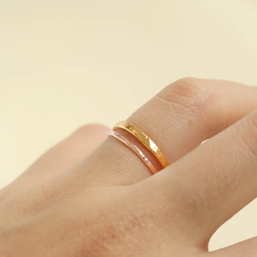 Petite Hammered Ring - LOULOUROSE