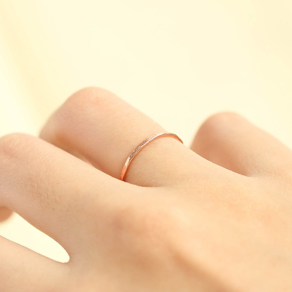 Petite Hammered Ring - LOULOUROSE