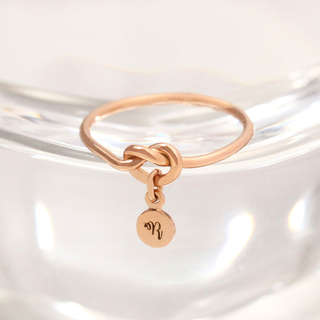 Knotted Heart Charm Ring - LOULOUROSE