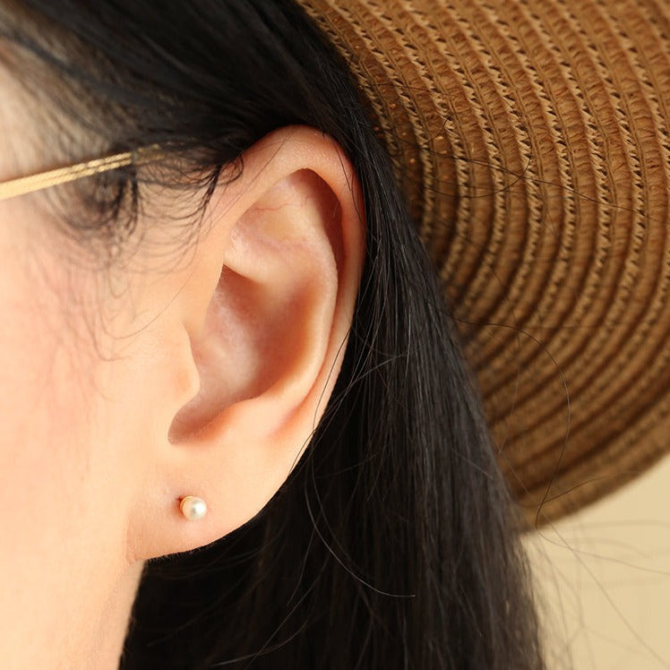 Tiny Pearl Earrings - LOULOUROSE