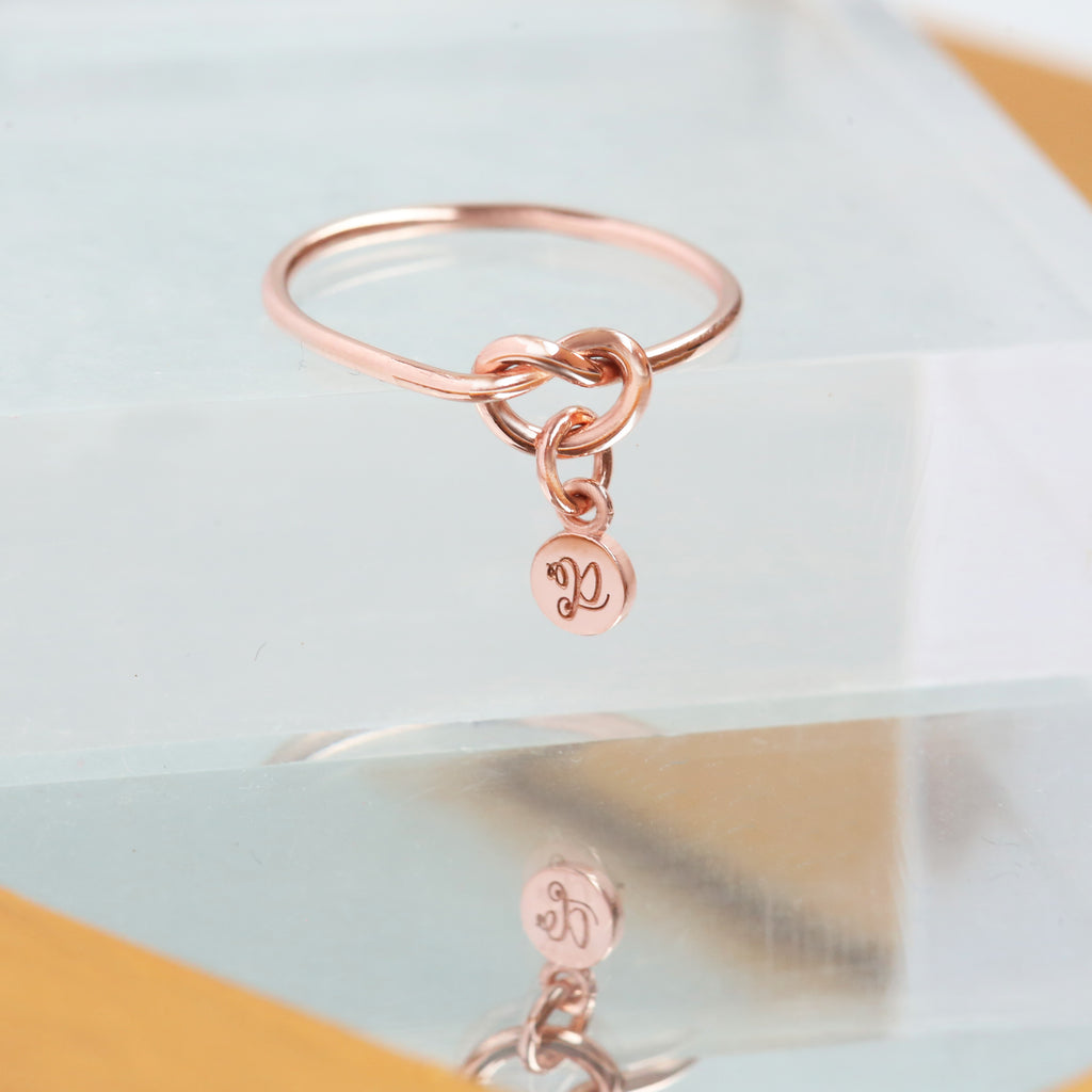 Knotted Heart Charm Ring - LOULOUROSE